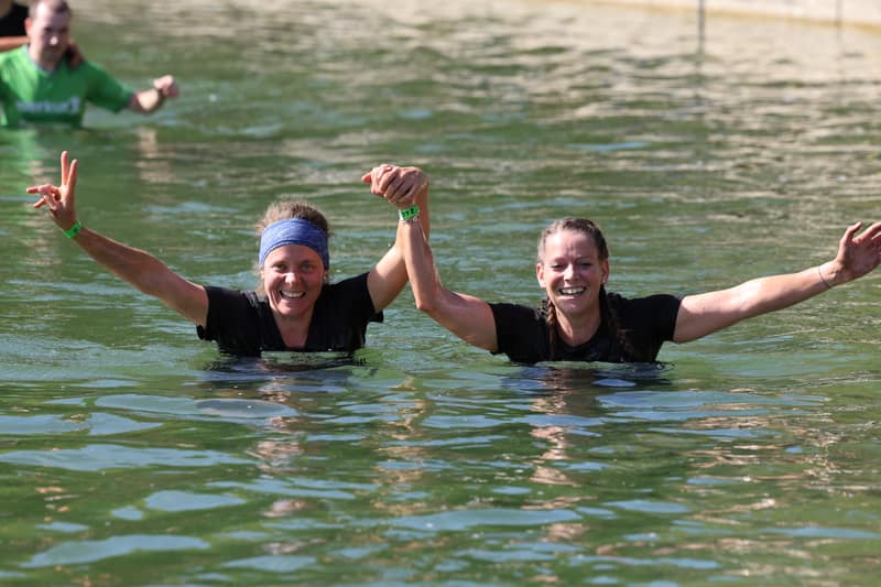 Jubel im Wasserhindernis