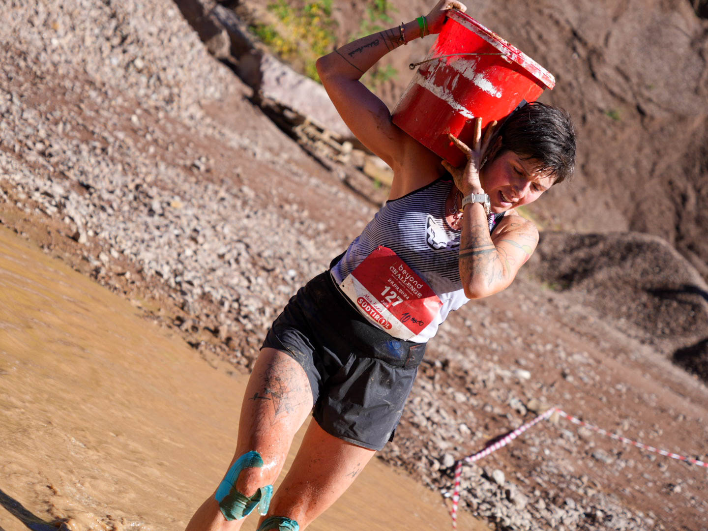 Atleta della Pro Challenge durante il Bucket Carry